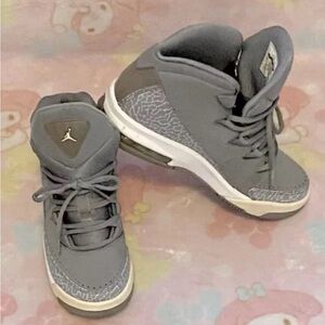Air Jordon “Cool Gray” Retro Deluxe Flights (Woman’s 7.5/ Youth 5.5) Like New